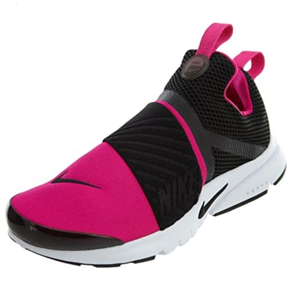 Nike Pink and Black Shoes - Picture 15 of 16